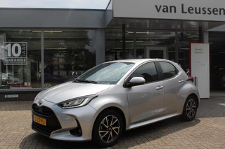 Toyota Yaris 1.5 HYBRID DYNAMIC KEYLESS APPLE/ANDROID AD-CRUISE 16"LM-VELGEN LED-PAKKET NL-AUTO