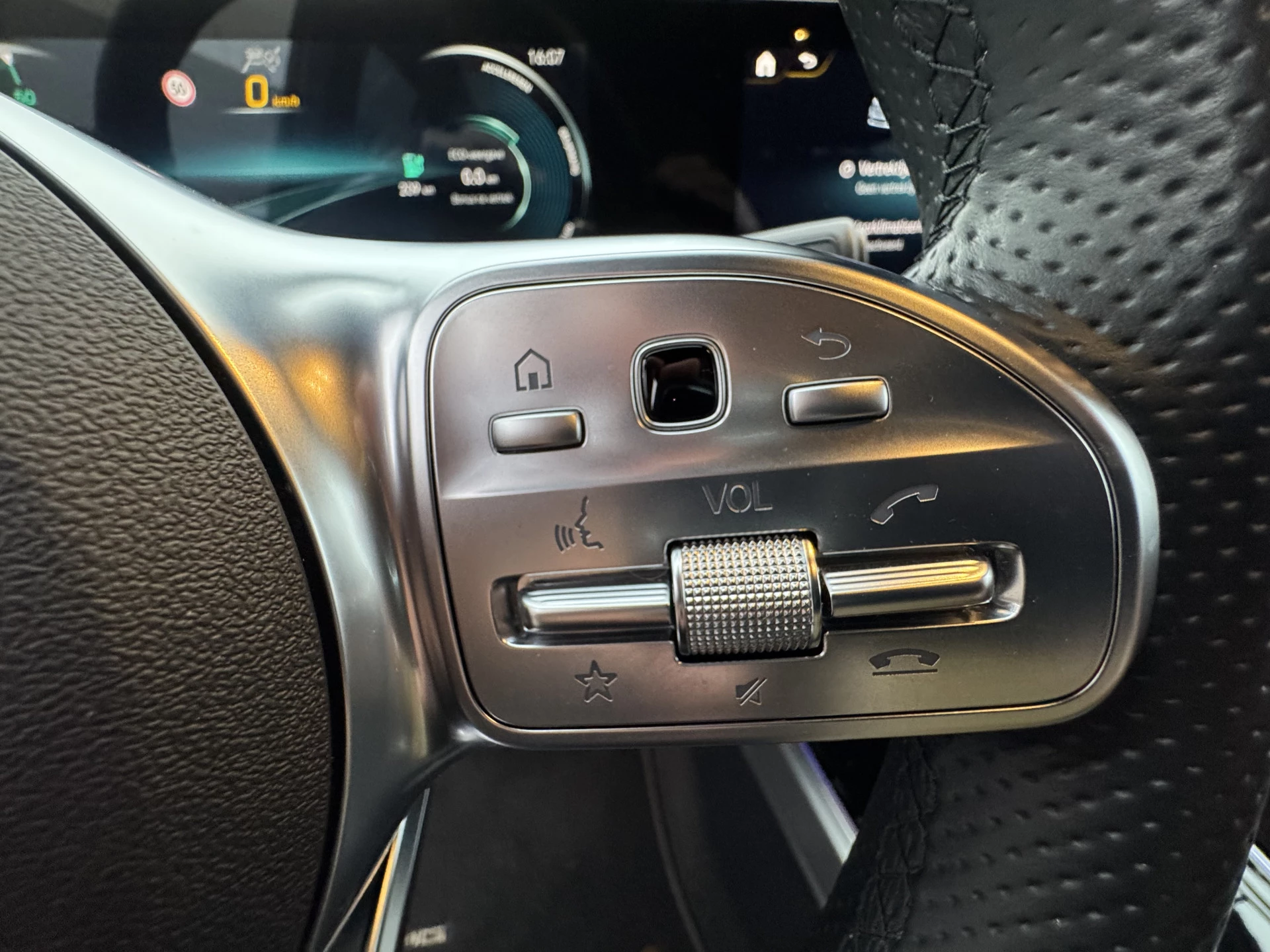 Hoofdafbeelding Mercedes-Benz EQB