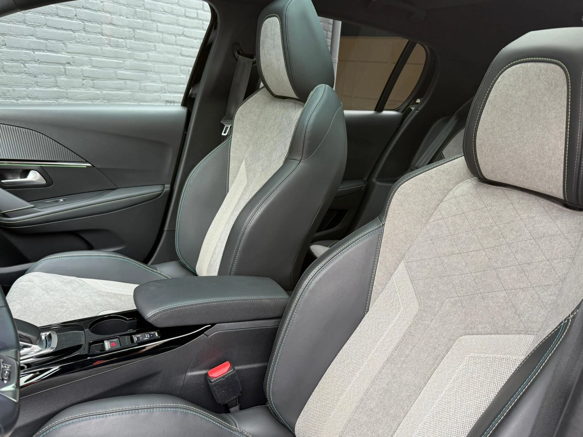 Hoofdafbeelding Peugeot e-208