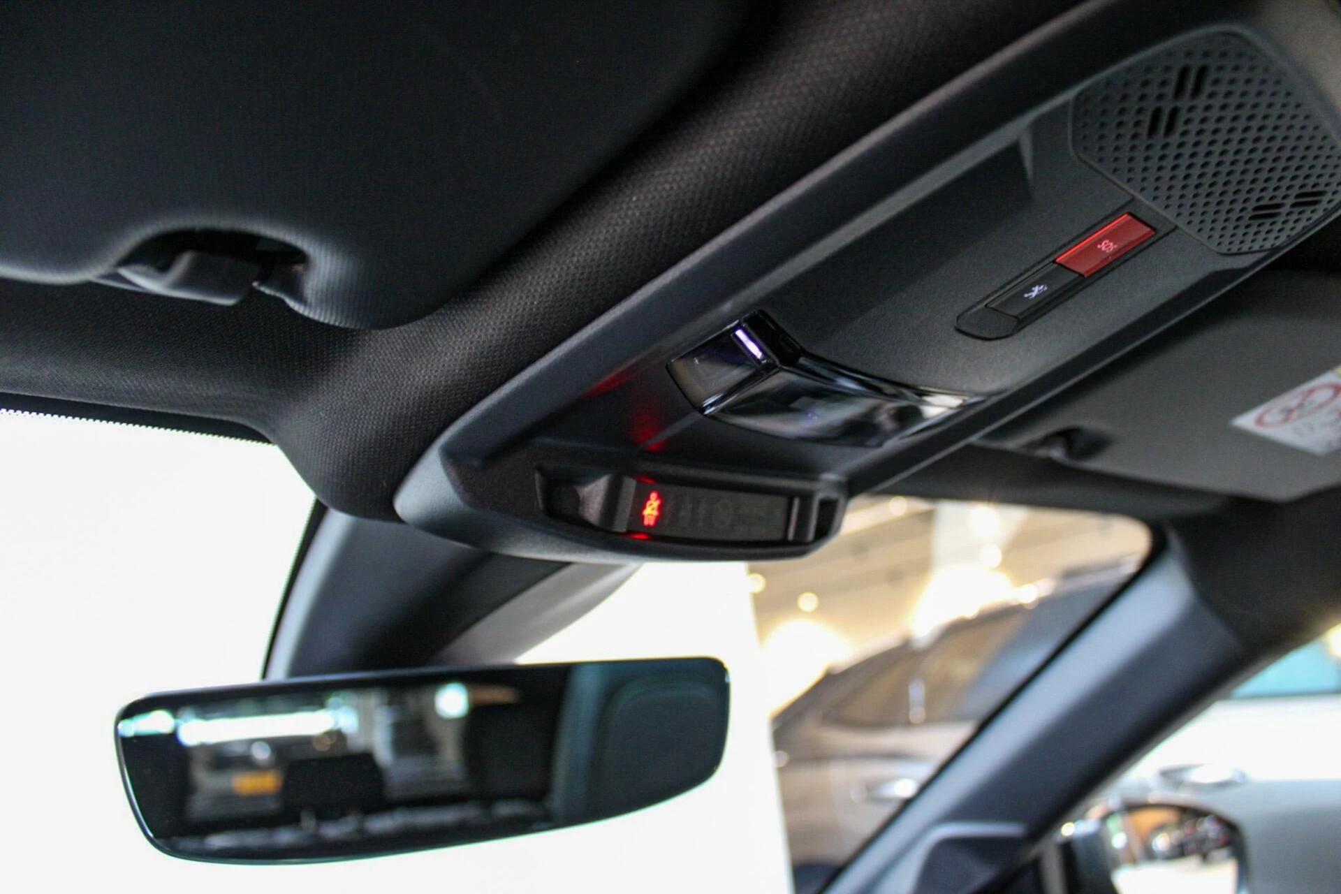 Hoofdafbeelding Peugeot e-208