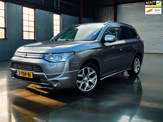 Mitsubishi Outlander 2.0 PHEV instyle+Navi_Clima_trekhaak_Leder_Camera