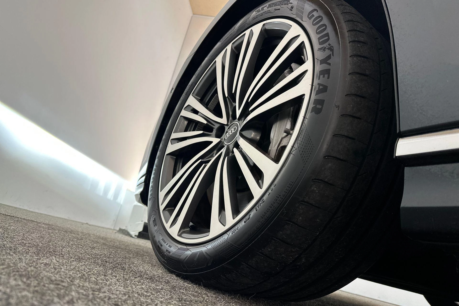 Hoofdafbeelding Audi A8
