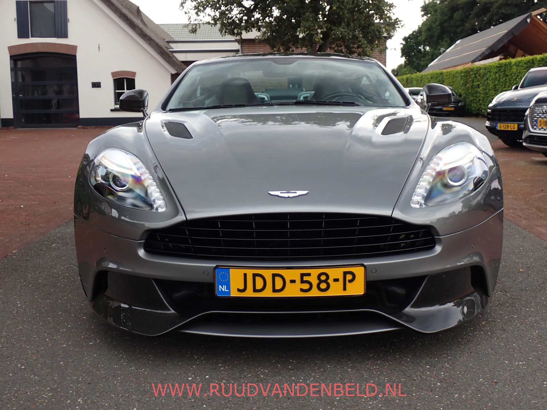 Hoofdafbeelding Aston Martin V12 Vanquish