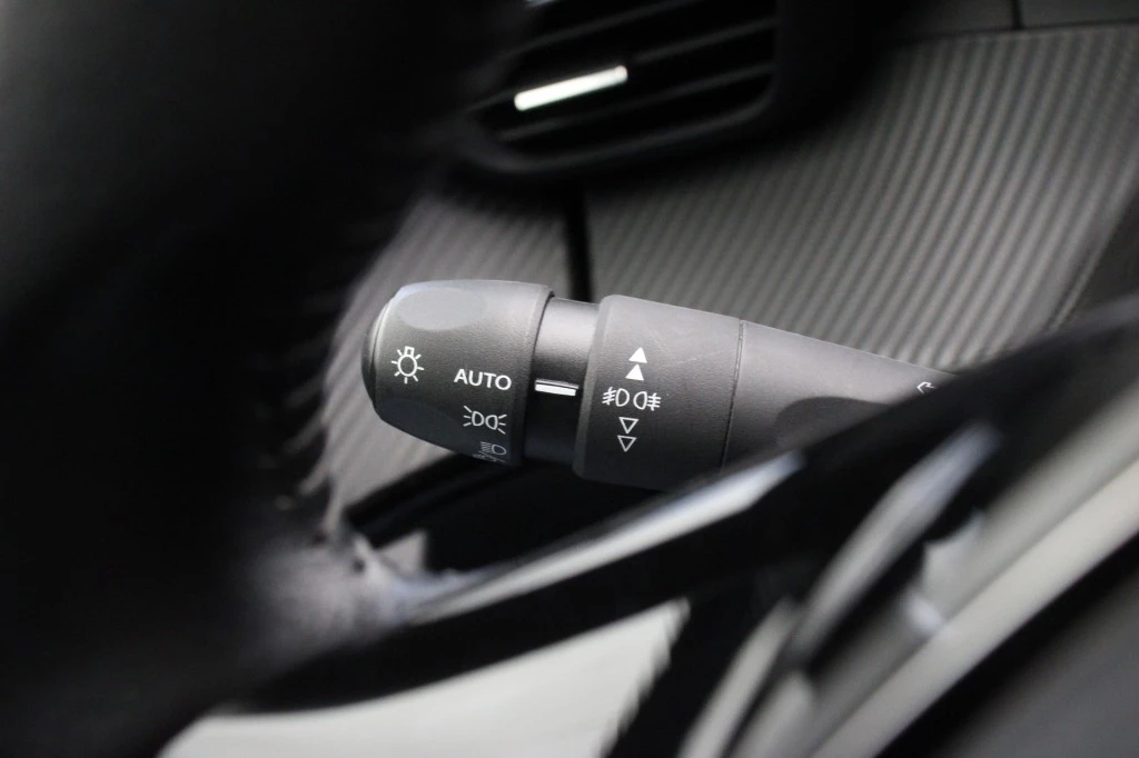 Hoofdafbeelding Peugeot e-2008