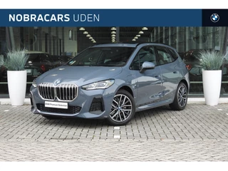 BMW 2 Serie Active Tourer 230e xDrive High Executive M Sport Automaat / Panoramadak / Trekhaak / Adaptief M Onderstel / Sportstoelen / Stoelverwarming / Adaptieve LED / Parking Assistant Plus / Head-Up