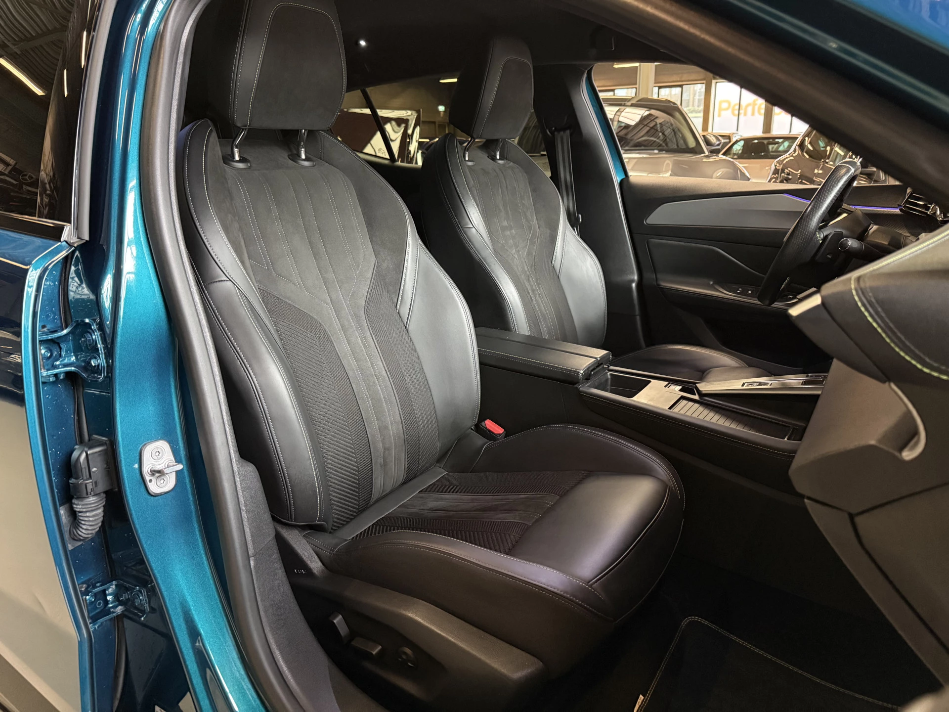 Hoofdafbeelding Peugeot 408