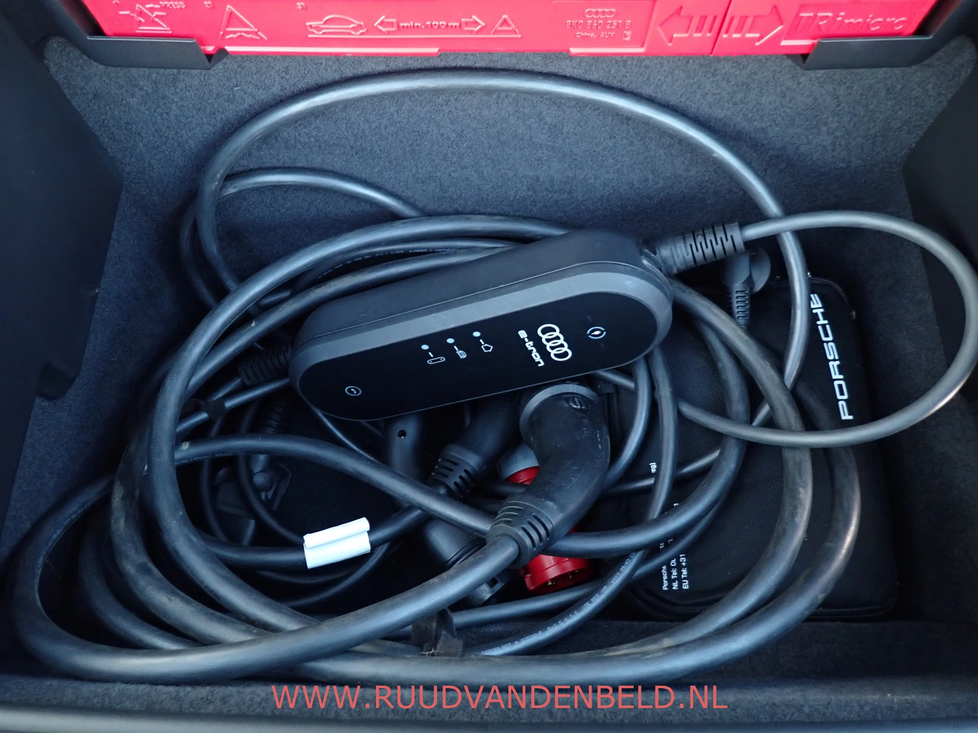 Hoofdafbeelding Porsche Taycan