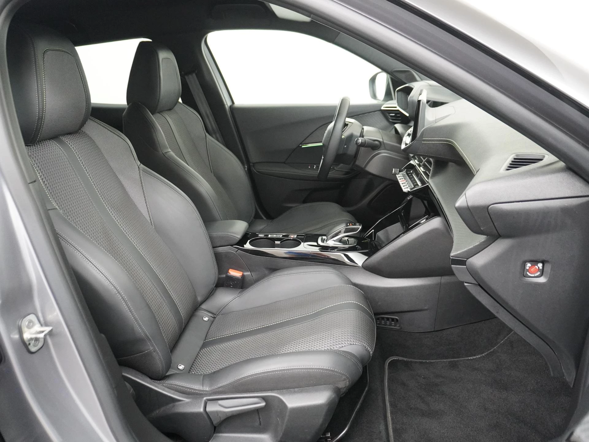 Hoofdafbeelding Peugeot e-2008