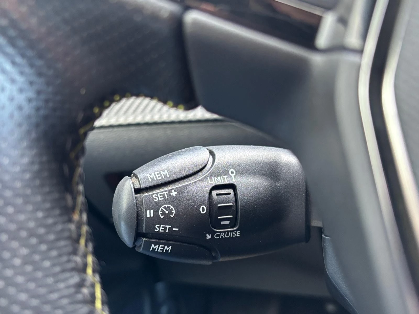 Hoofdafbeelding Peugeot e-2008