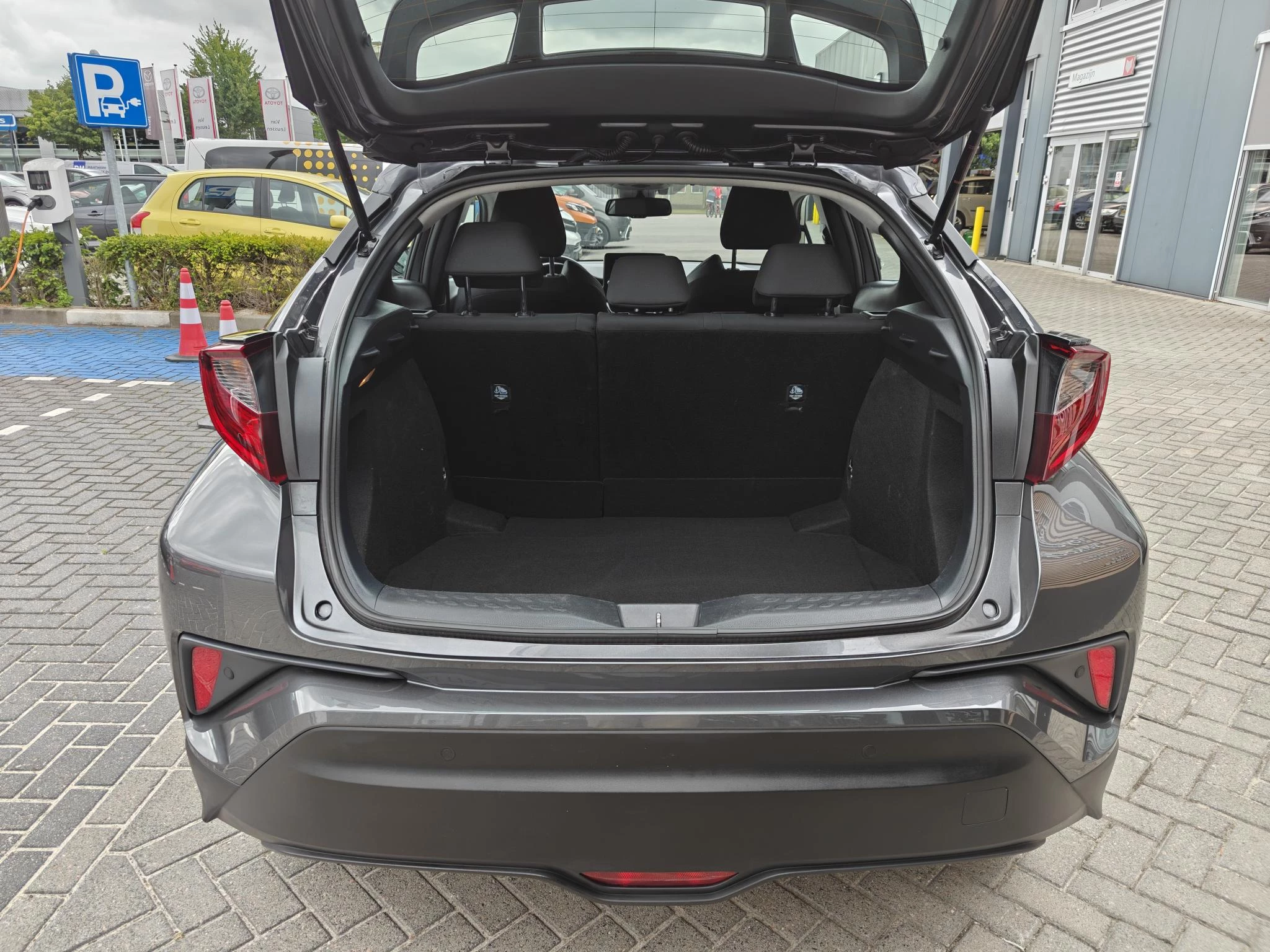 Hoofdafbeelding Toyota C-HR