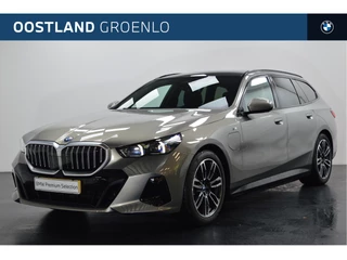 BMW 5 Serie Touring 530e M Sport Automaat / Panoramadak / Trekhaak / Achteruitrijcamera / Adaptieve LED / M Sportonderstel / Harman-Kardon