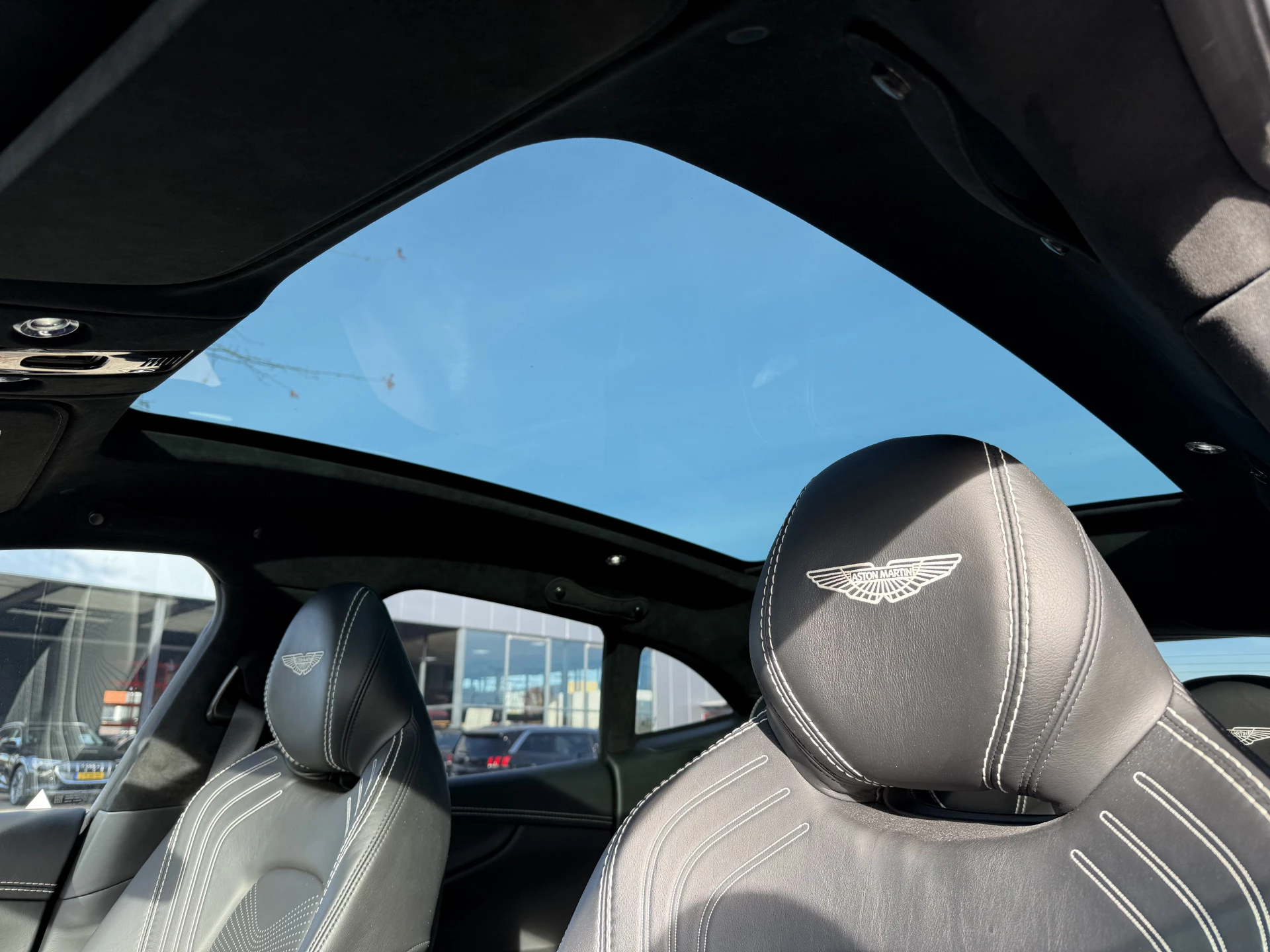 Hoofdafbeelding Aston Martin DBX