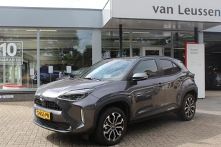 TOYOTA YARIS CROSS 1.5 HYBRID DYNAMIC ALL SEASONS STOELVERW NAVI CLIMA AD-CRUISE 17" LM-VELGEN PARK-SENSOREN TREKHAAK