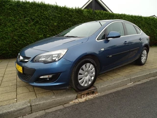 Hoofdafbeelding Opel Astra Opel Astra 1.4 TURBO EDITION-66634 Km-Navi-Cruise-Clima-Pdc
