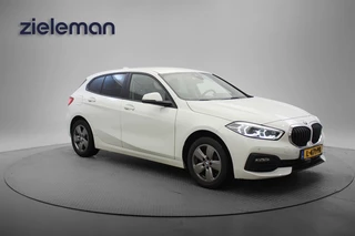 BMW 1 Serie 118i Business Edition - Carplay, Digitaal Cockpit, Trekhaak