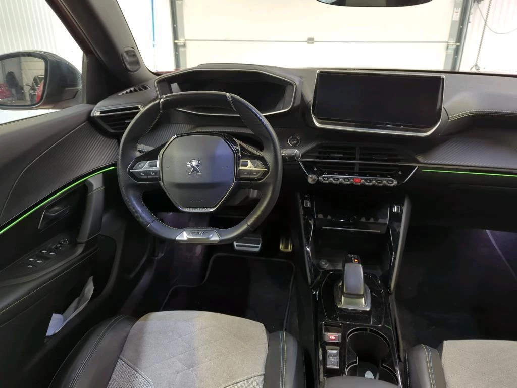 Hoofdafbeelding Peugeot e-2008