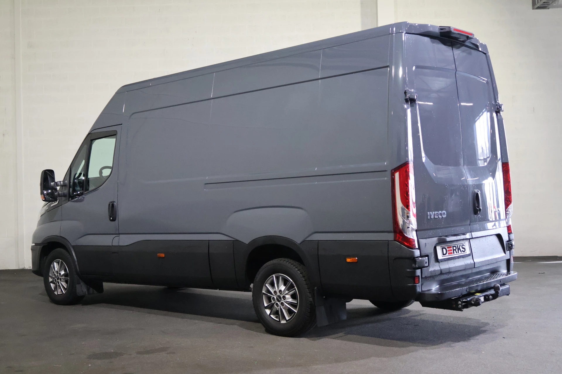 Hoofdafbeelding Iveco 35S18 L2 H2 Automaat Airco Navigatie 3.5T Trekhaak