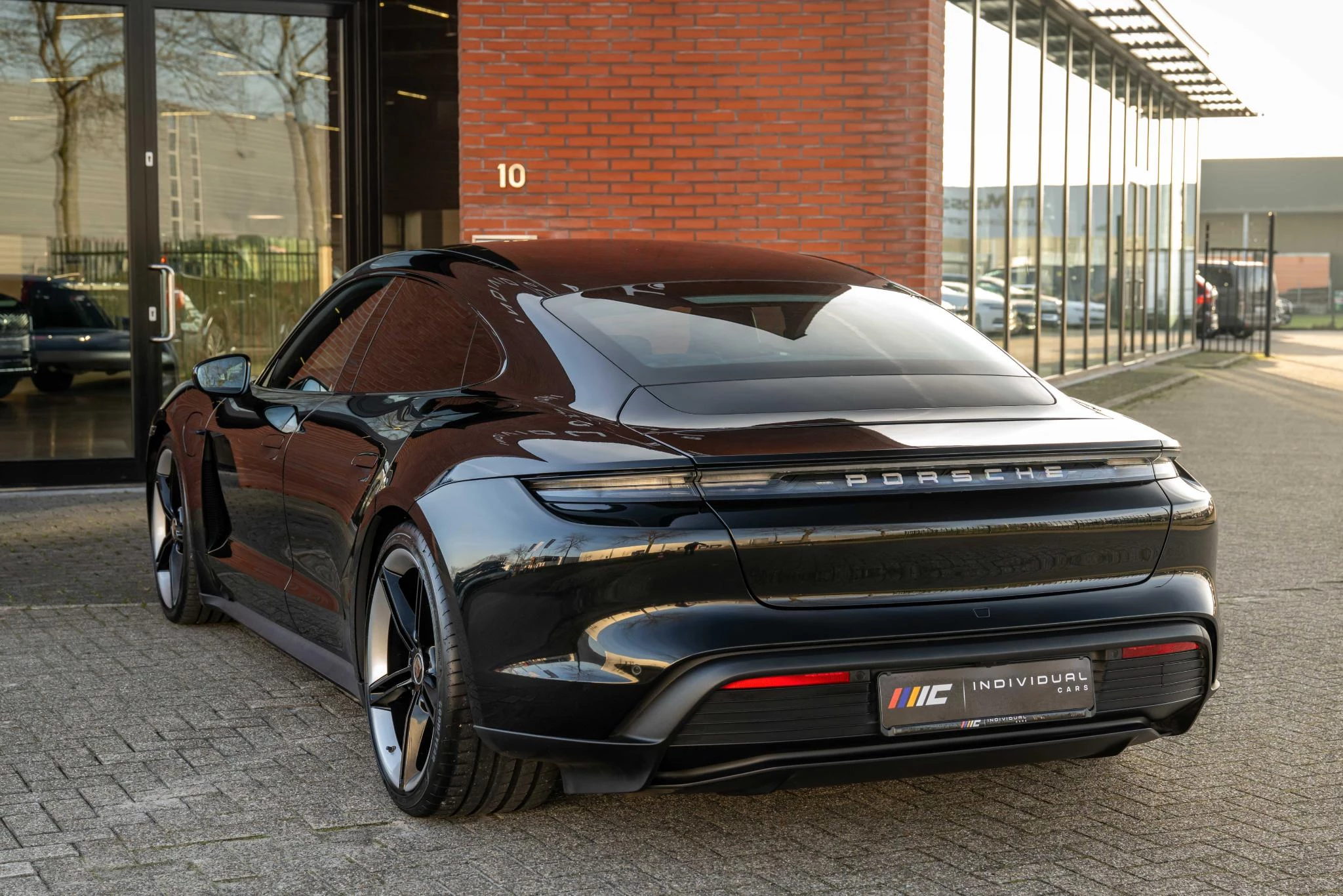 Hoofdafbeelding Porsche Taycan