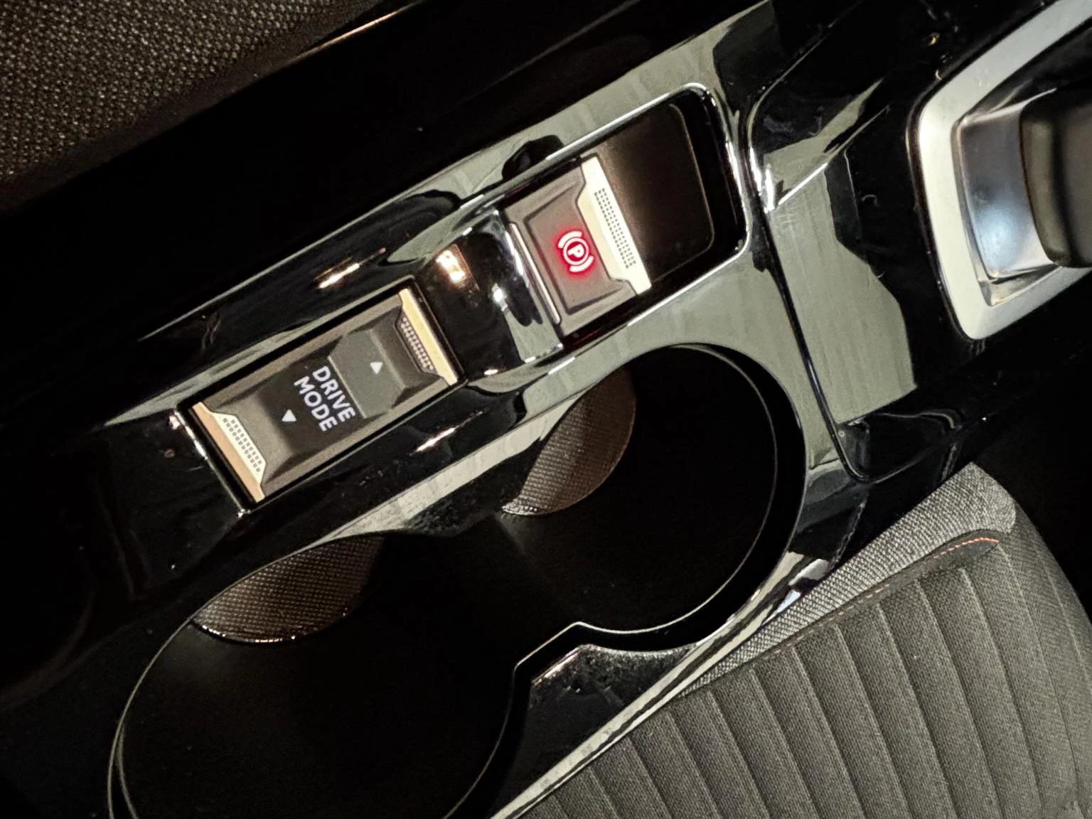 Hoofdafbeelding Peugeot e-2008