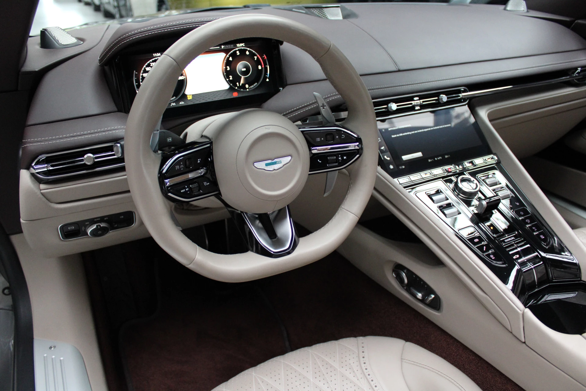 Hoofdafbeelding Aston Martin V8 Volante
