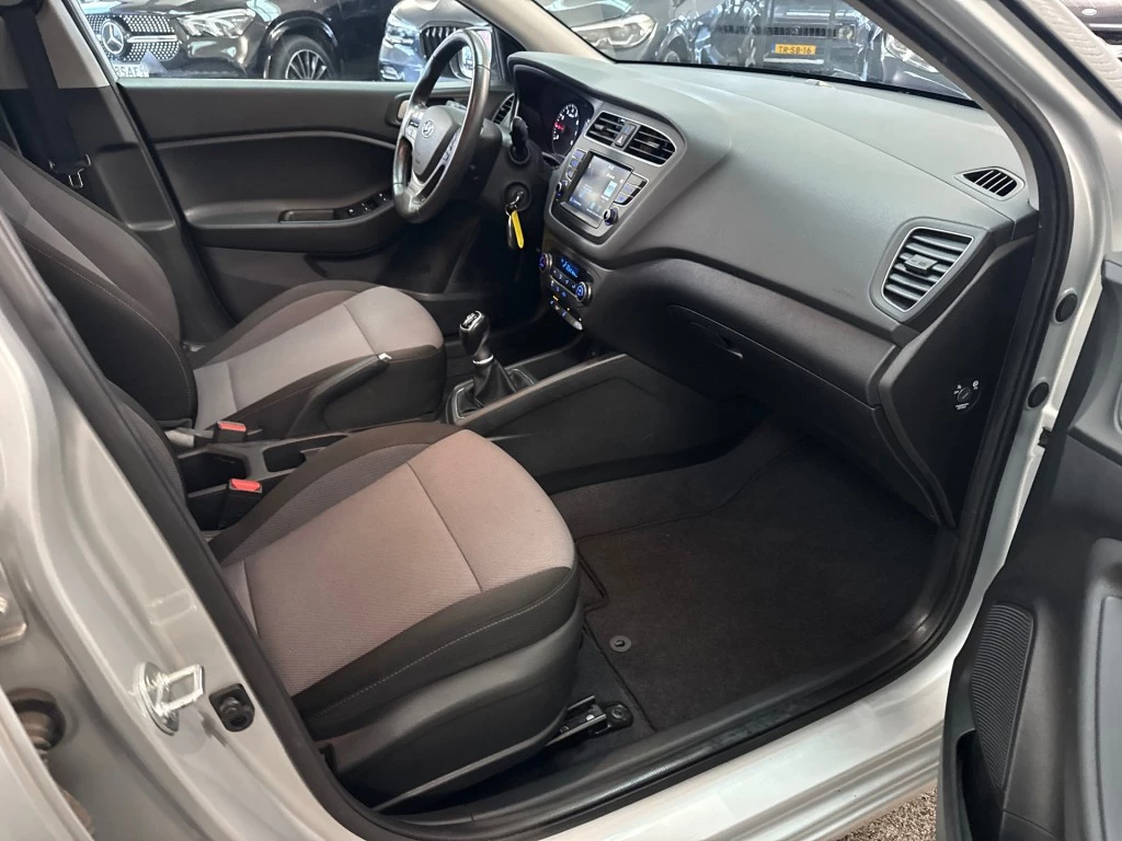 Hoofdafbeelding Hyundai i20