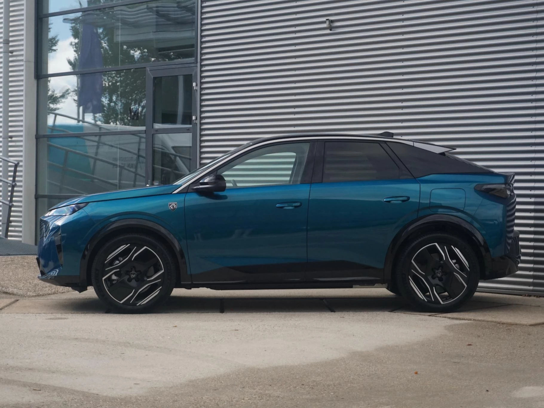 Hoofdafbeelding Peugeot e-3008