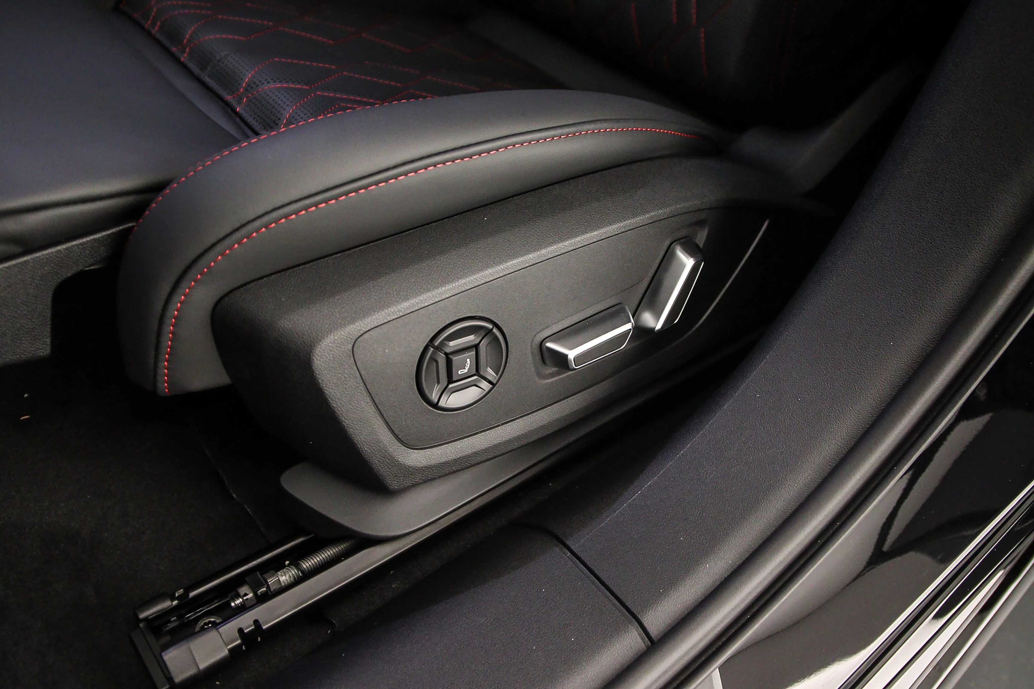 Hoofdafbeelding Audi A6 Avant e-tron
