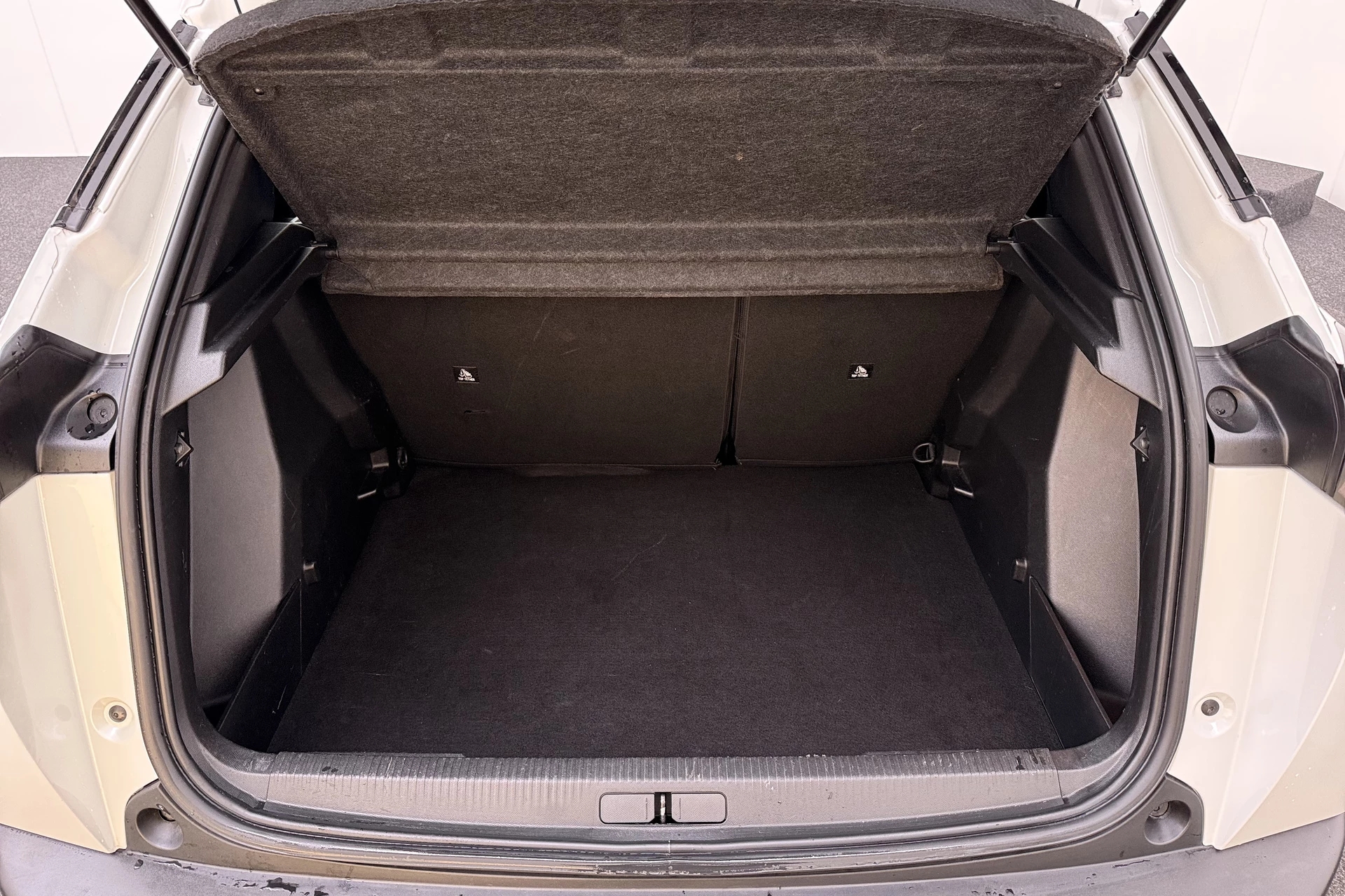 Hoofdafbeelding Peugeot e-2008