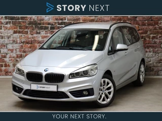 BMW 2 Serie Gran Tourer 218i High Executive Sport Line Automaat 7 Persoons / Navigatiesysteem Plus / Driving Assistant / Head-Up Display / Leder / Sportstoelen / LED / Achteruitrijcamera / Stoelverwarming / Parkeersensoren voor+achter / 17 Inch