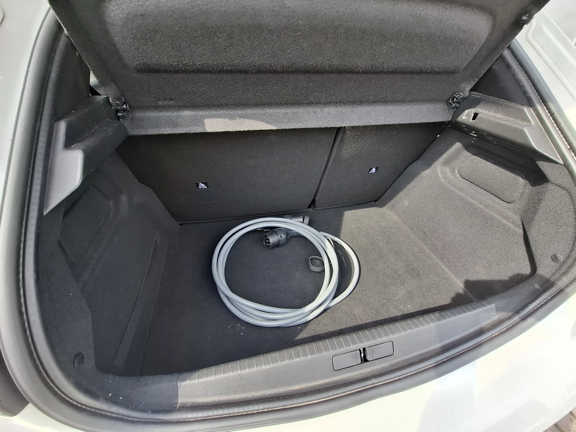 Hoofdafbeelding Peugeot e-208