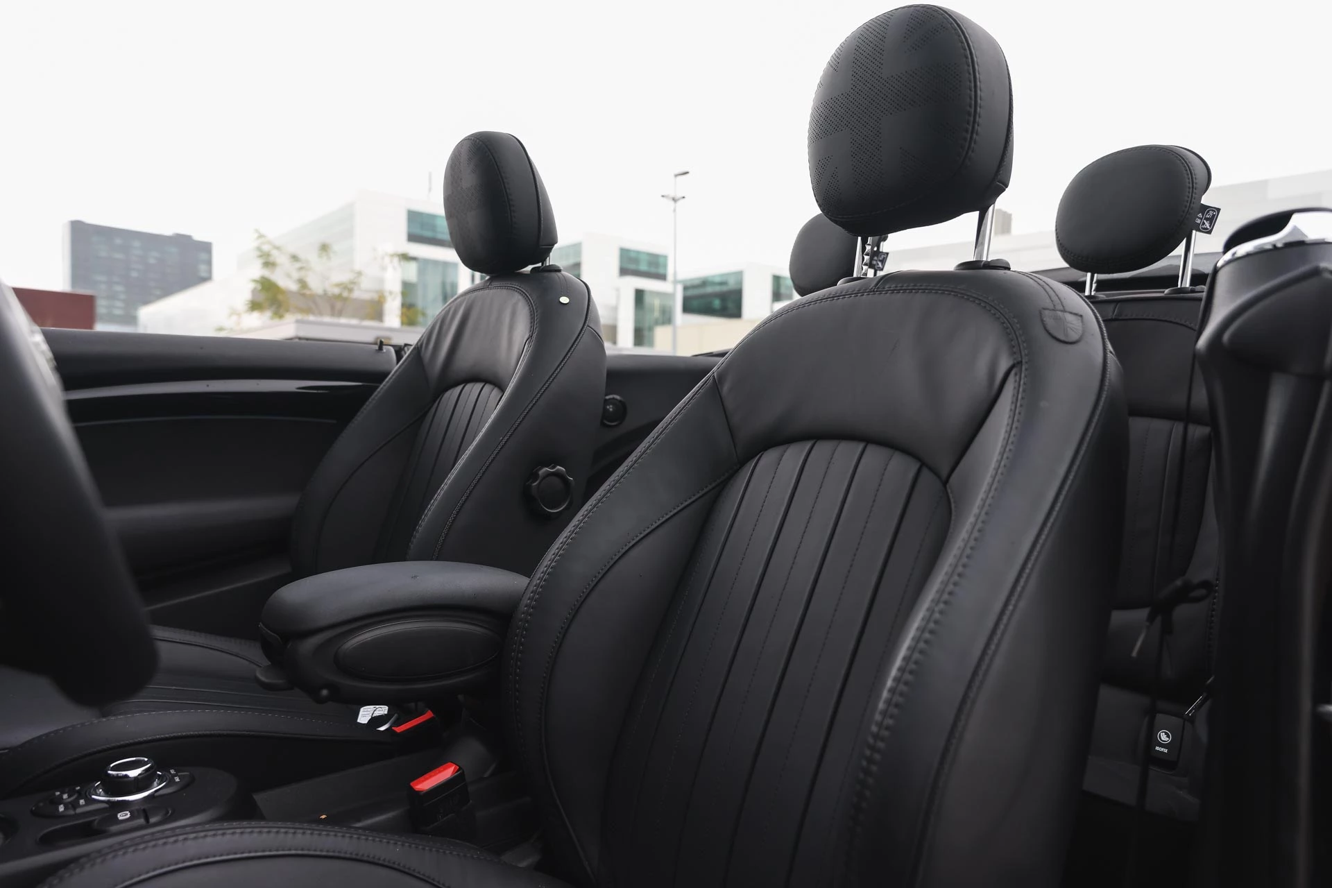 Hoofdafbeelding MINI Cabrio