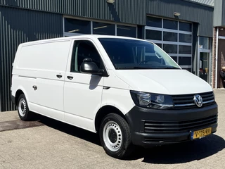 Volkswagen Transporter 2.0 TDI L2H1 150pk Airco Cruise controle Kastinrichting Laderkast Parkeersensoren achter Telefoonvoorbereiding 2-Persoons Usb aansluiting 1e eigenaar Euro 6 Bestel