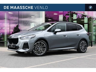 Hoofdafbeelding BMW 2 Serie BMW 2 Serie Active Tourer 225e xDrive High Executive M Sport Automaat / Panoramadak / Trekhaak / Sportstoelen / M Adaptief onderstel / Parking Assistant Plus / Head-Up / Harman-Kardon