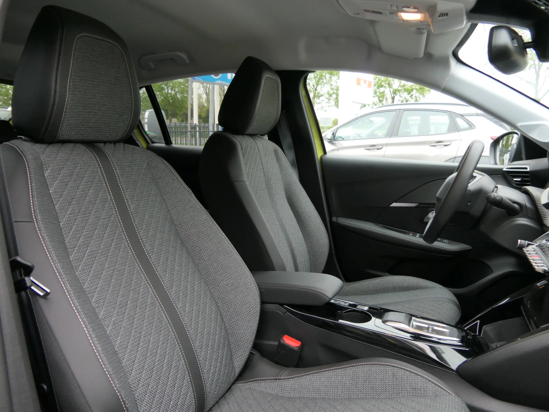 Hoofdafbeelding Peugeot e-208