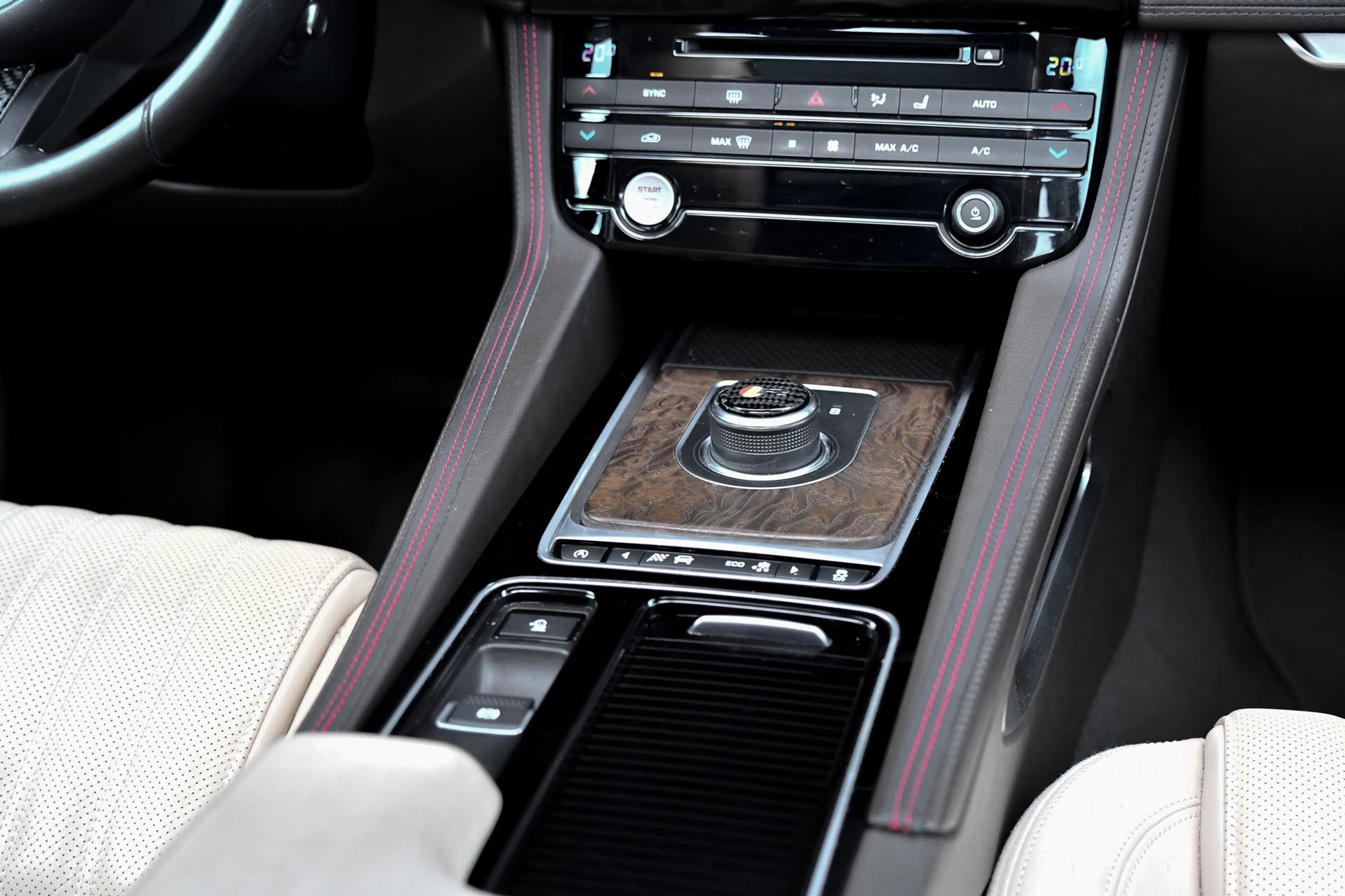 Hoofdafbeelding Jaguar F-PACE