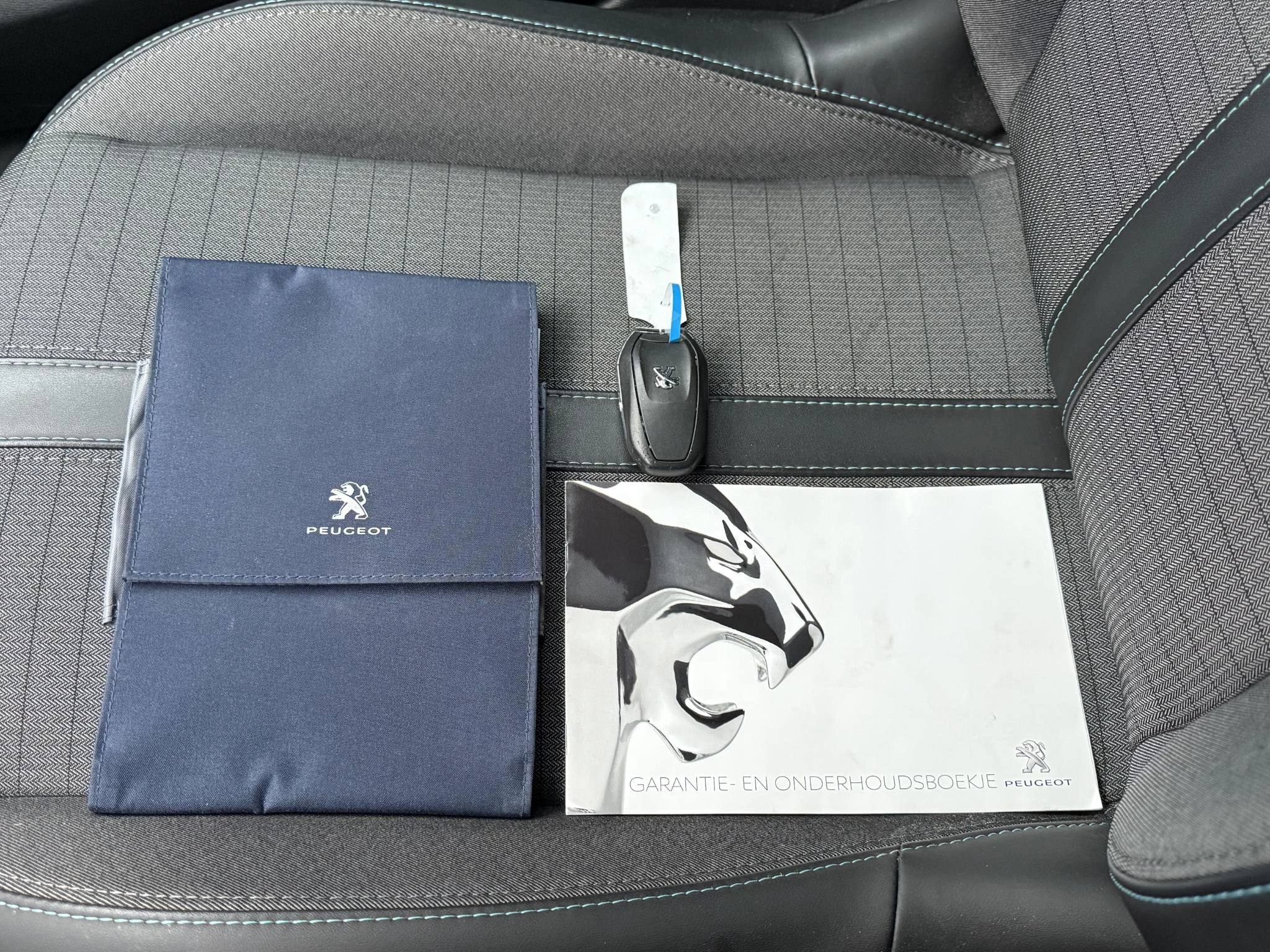 Hoofdafbeelding Peugeot e-208