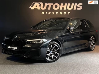 BMW 5-serie Touring 530e xDrive High Executive M Pakket/ Pano/ Leder/ Camera/ 19''/ ACC/ Led