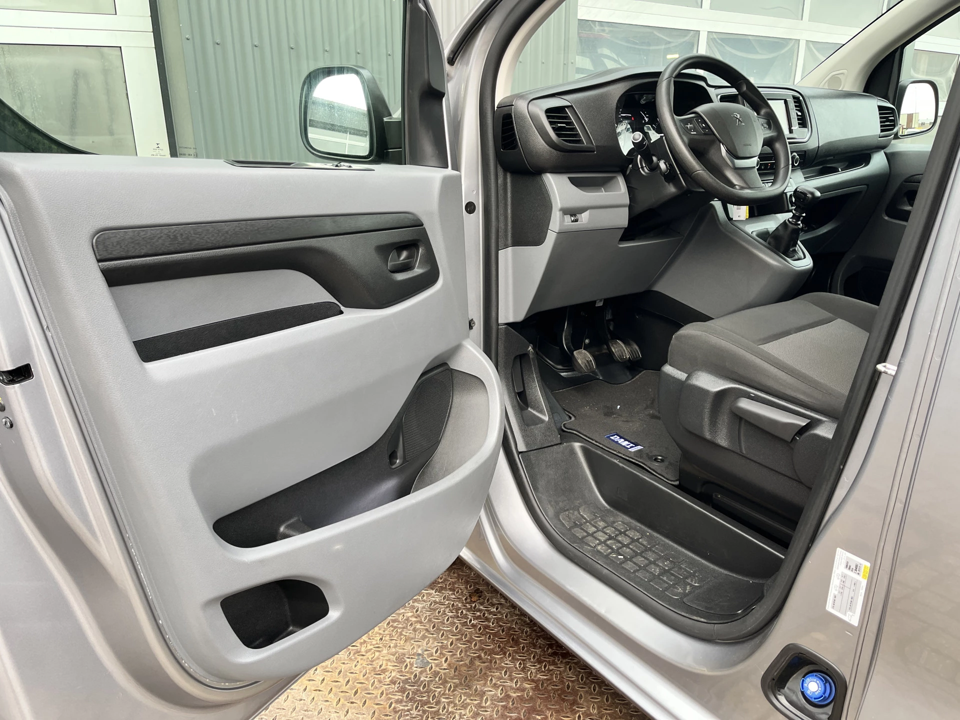 Hoofdafbeelding Peugeot Traveller