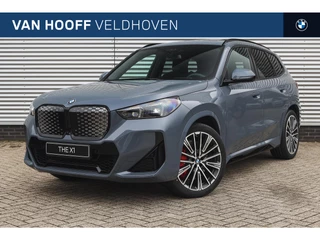 BMW iX1 xDrive30 High Executive M Sport / Trekhaak / Sportstoelen / Parking Assistant Professional / M Adaptief onderstel / Comfort Access / Head-Up / Adaptieve LED