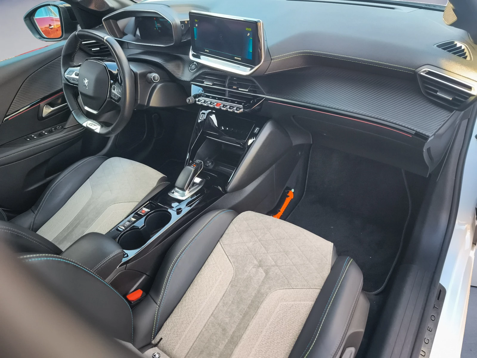 Hoofdafbeelding Peugeot e-208