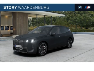 BMW iX xDrive45 M Sport / Trekhaak / Panoramadak Sky Lounge / Comfort Access / Soft-Close / Harman Kardon / Stoelventilatie / Parking Assistant Professional