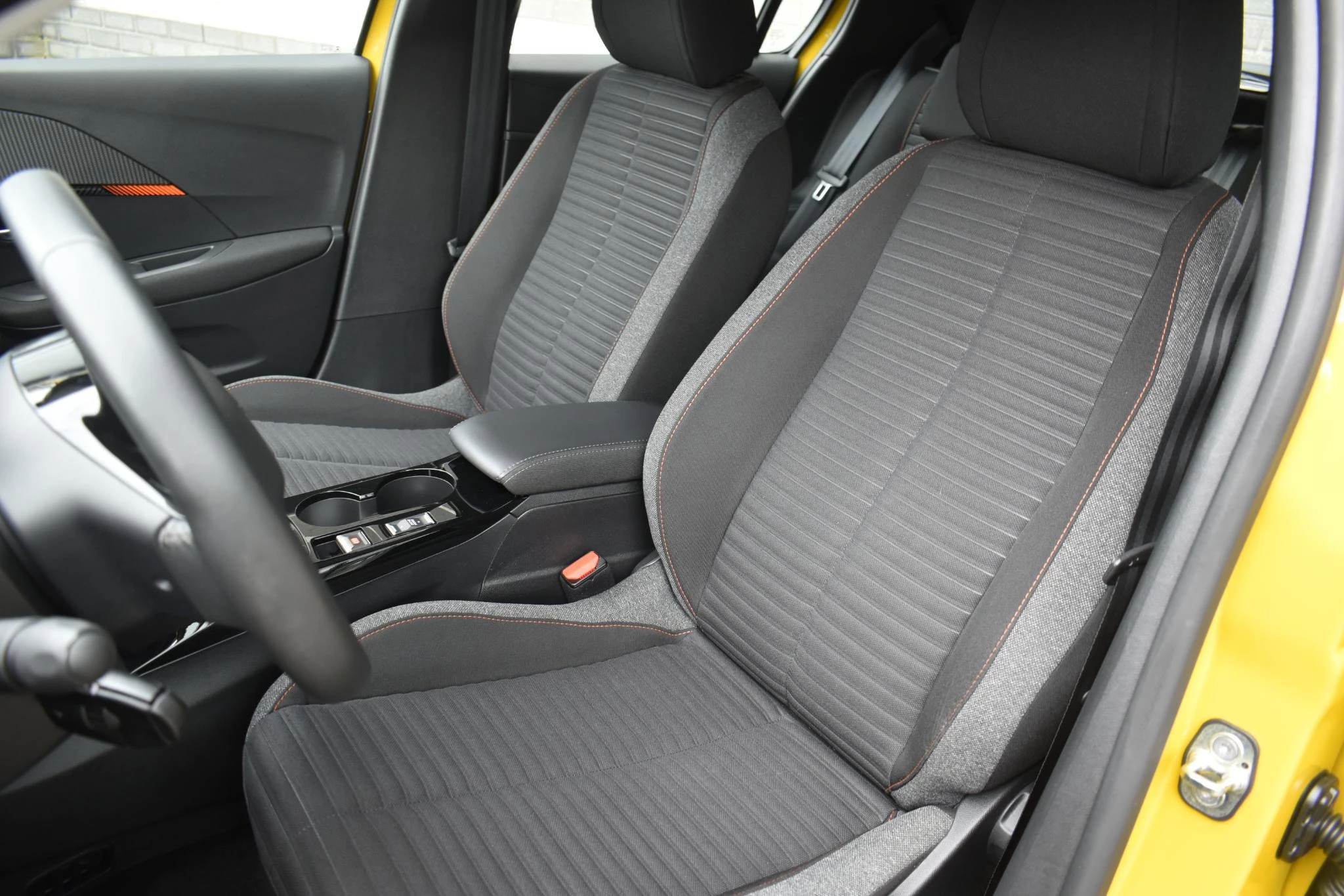 Hoofdafbeelding Peugeot e-208