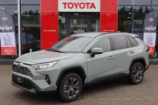 Toyota RAV4 2.5 HYBRID STYLE APPLE/ANDROID LEDER STOEL/STUUR/VOORRUITVERWARM. ELEK. ACHTERKLEP. CAMERA P-SENSOREN KEYLESS
