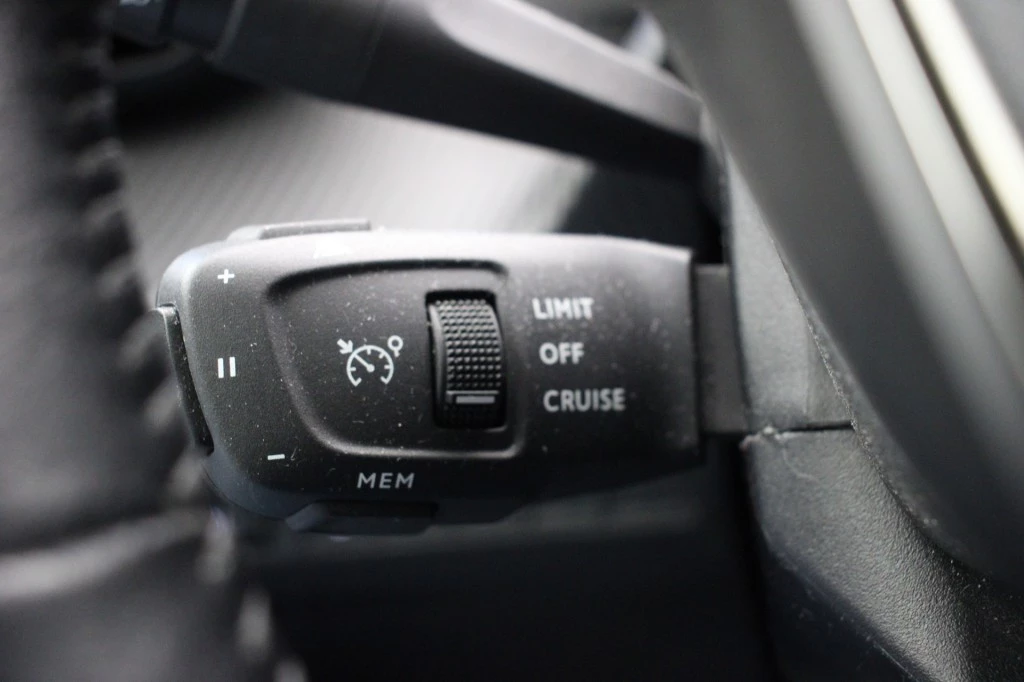 Hoofdafbeelding Peugeot e-2008