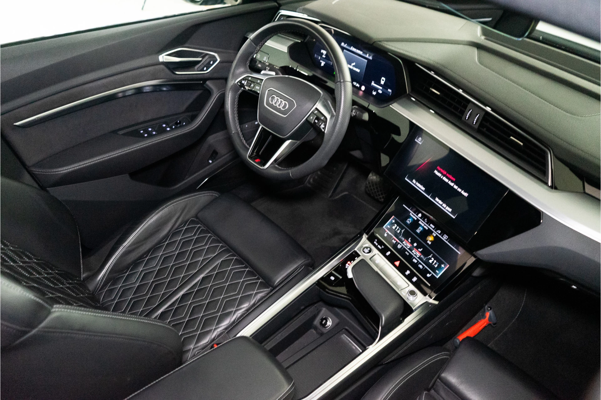 Hoofdafbeelding Audi e-tron