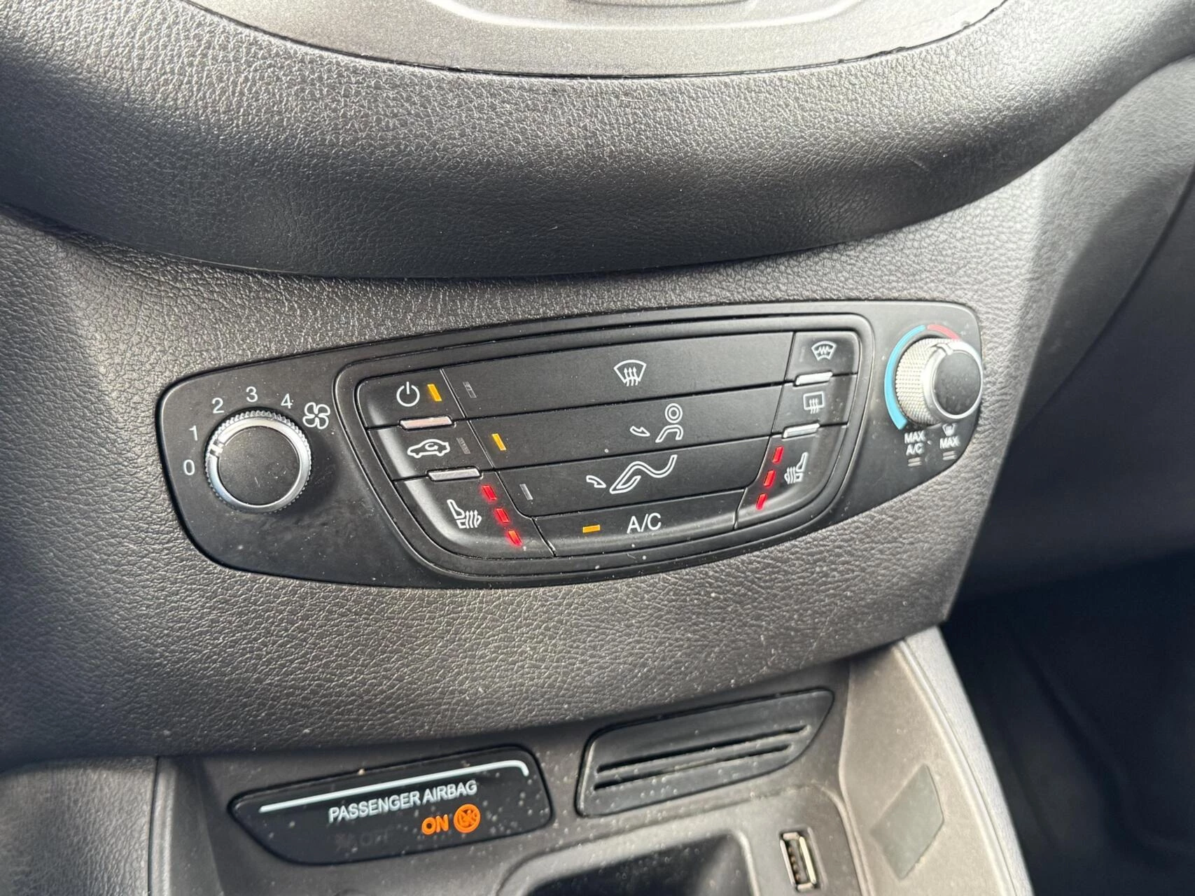 Hoofdafbeelding Ford Transit Courier