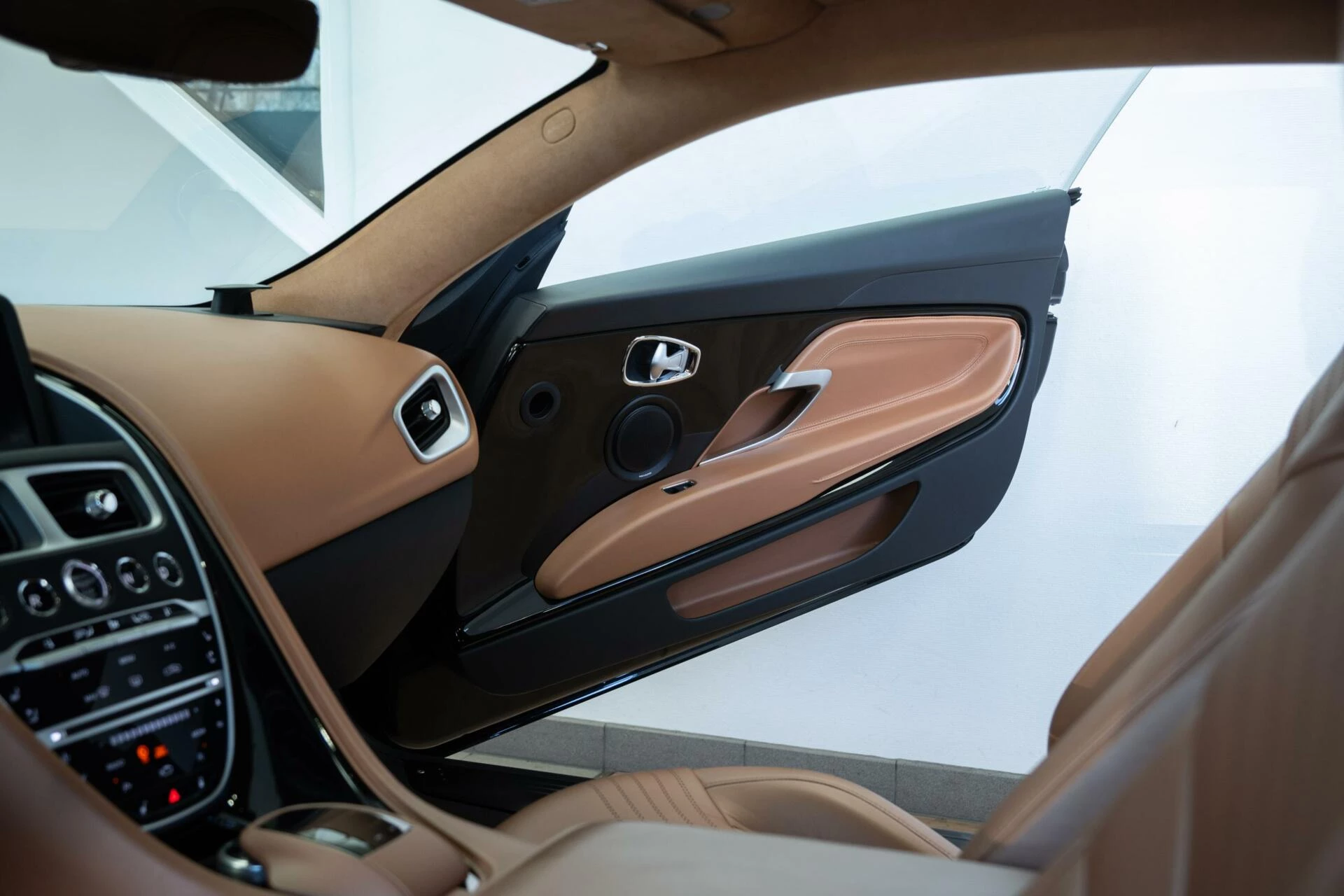 Hoofdafbeelding Aston Martin DB11