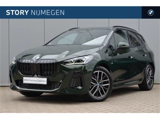 BMW 2 Serie Active Tourer 225e xDrive M Sport Automaat / Panoramadak / Trekhaak / Achteruitrijcamera / Sportstoelen / M Adaptief onderstel / Comfort Access / Stoelverwarming / Adaptieve LED