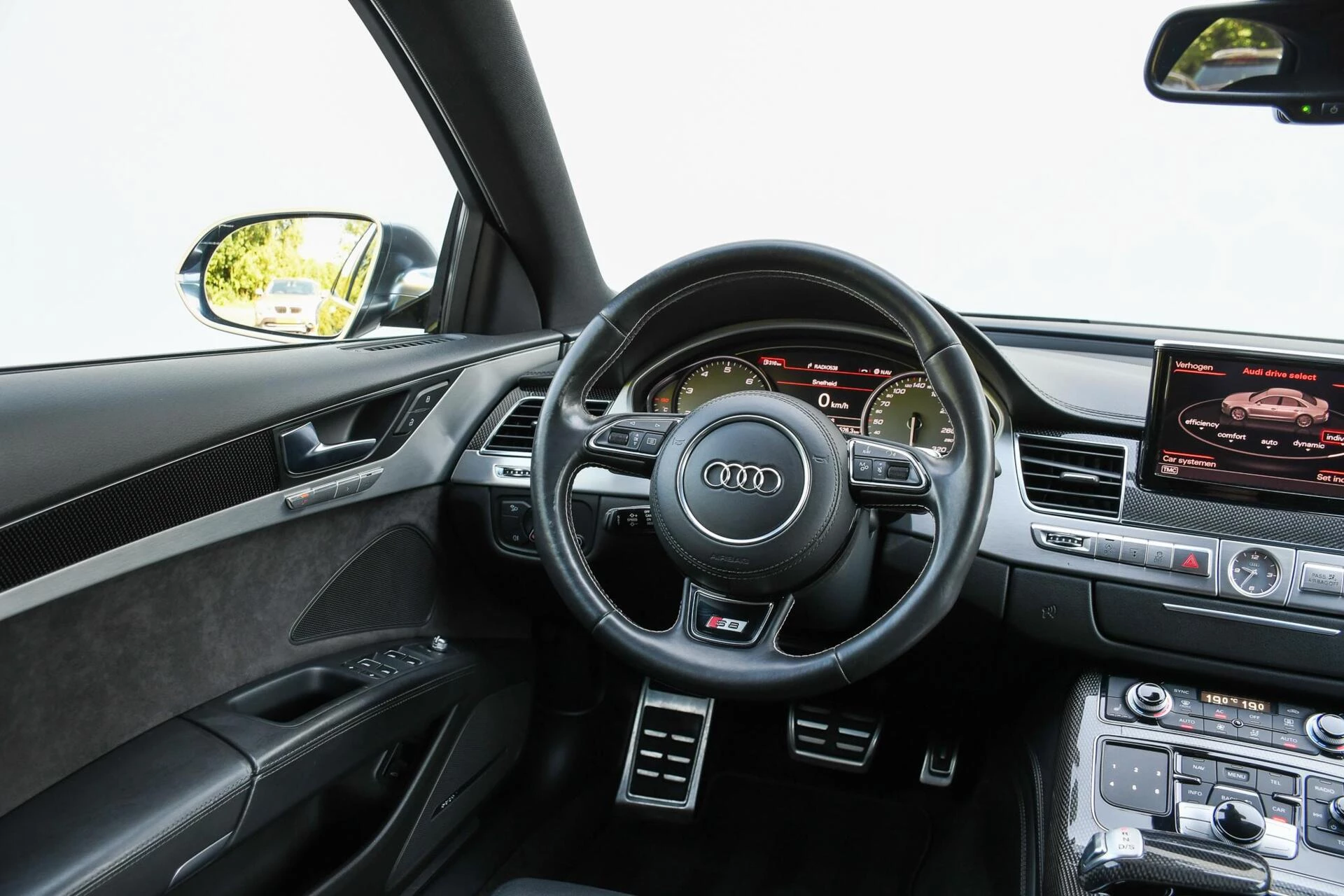 Hoofdafbeelding Audi S8