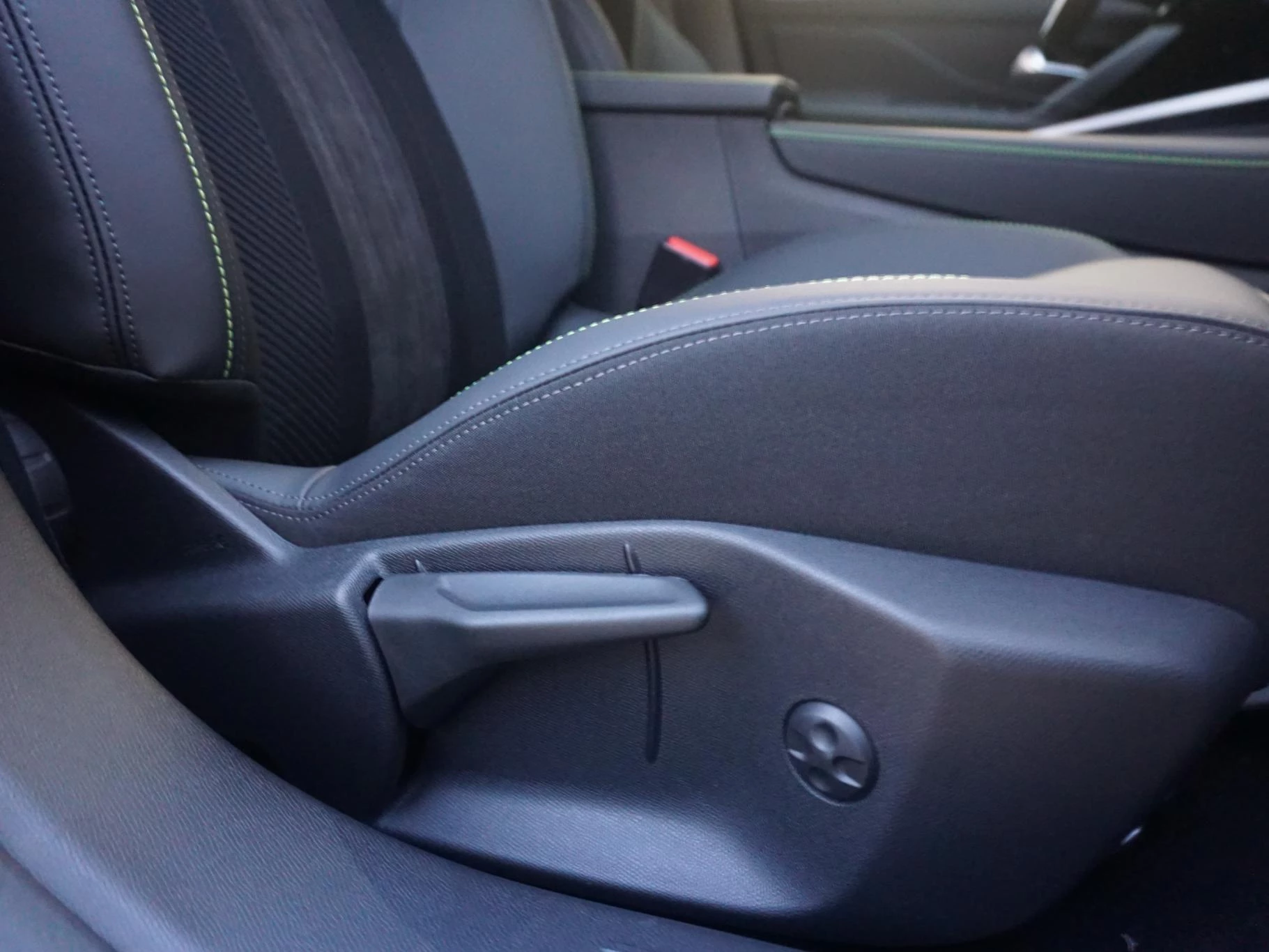 Hoofdafbeelding Peugeot e-308